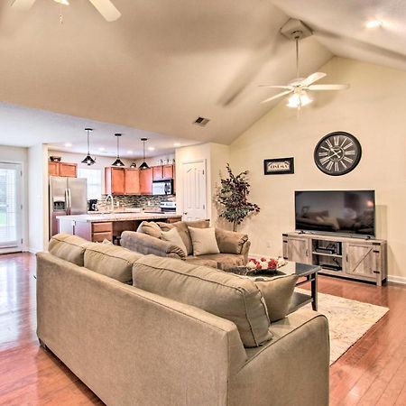 Home With Community Pool - 2 Miles To The Island! Pigeon Forge Exteriör bild