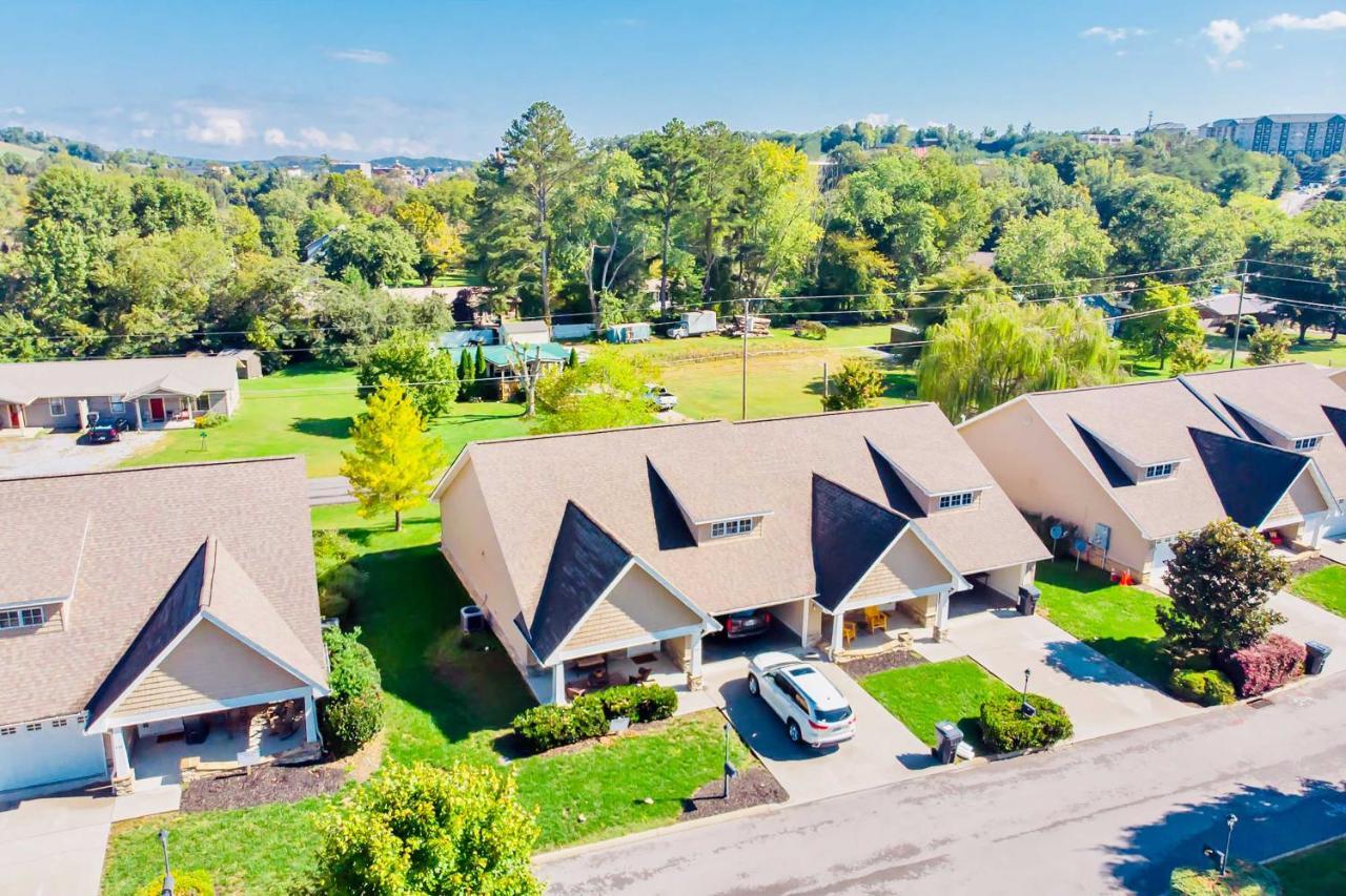 Home With Community Pool - 2 Miles To The Island! Pigeon Forge Exteriör bild