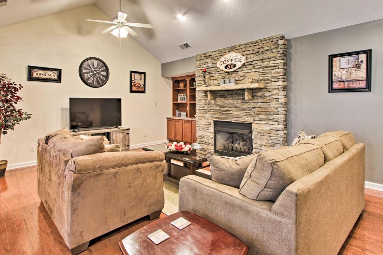 Home With Community Pool - 2 Miles To The Island! Pigeon Forge Exteriör bild