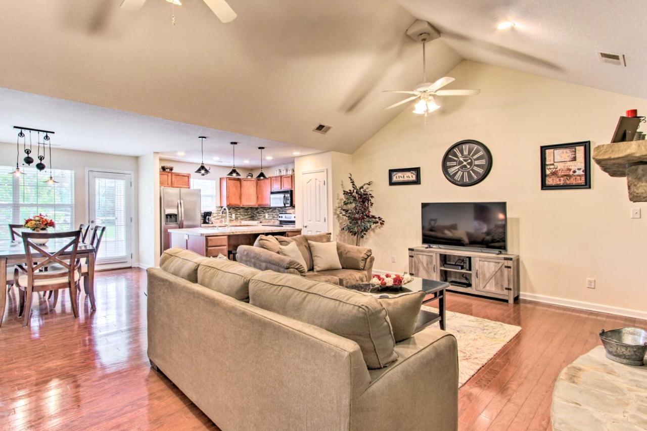 Home With Community Pool - 2 Miles To The Island! Pigeon Forge Exteriör bild