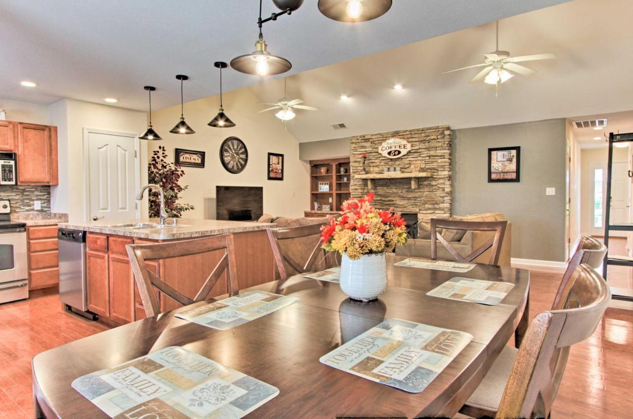 Home With Community Pool - 2 Miles To The Island! Pigeon Forge Exteriör bild