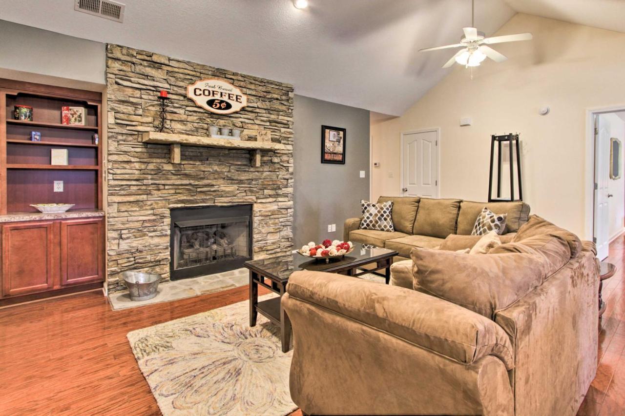 Home With Community Pool - 2 Miles To The Island! Pigeon Forge Exteriör bild