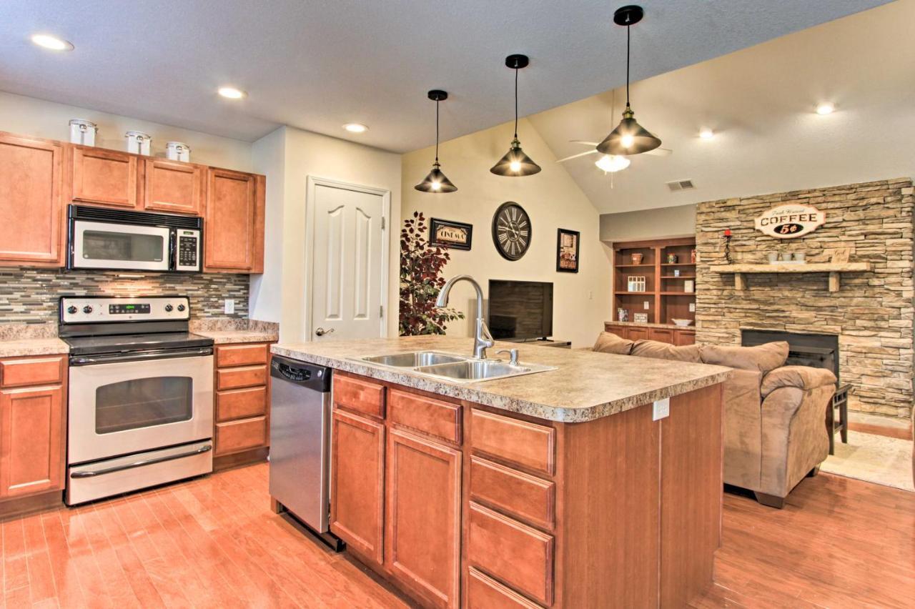 Home With Community Pool - 2 Miles To The Island! Pigeon Forge Exteriör bild